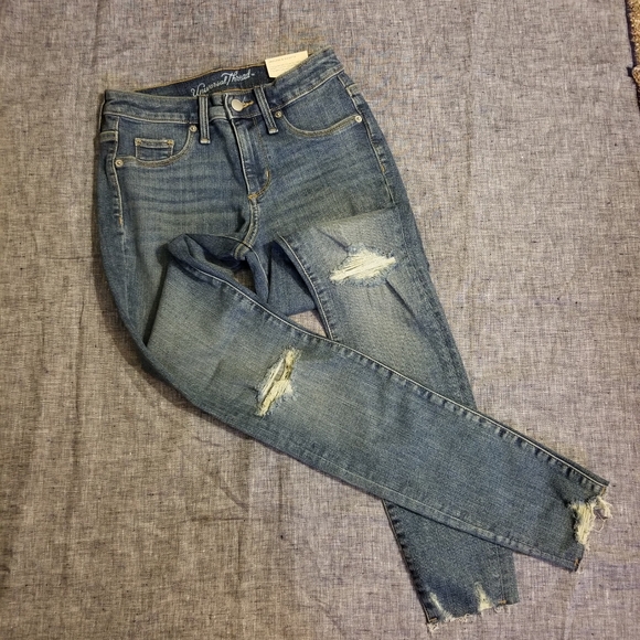 Universal Thread | Jeans | Distressed 